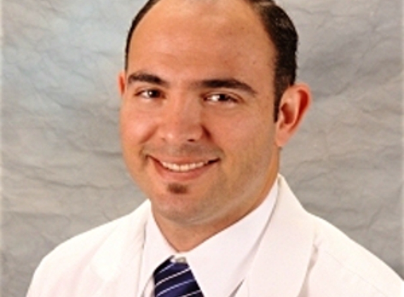 Dr. Roberto Medina, MD - Tampa, FL