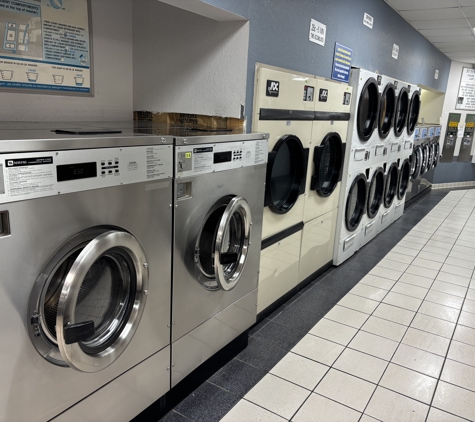 Summit Coin Laundry - Waukesha, WI