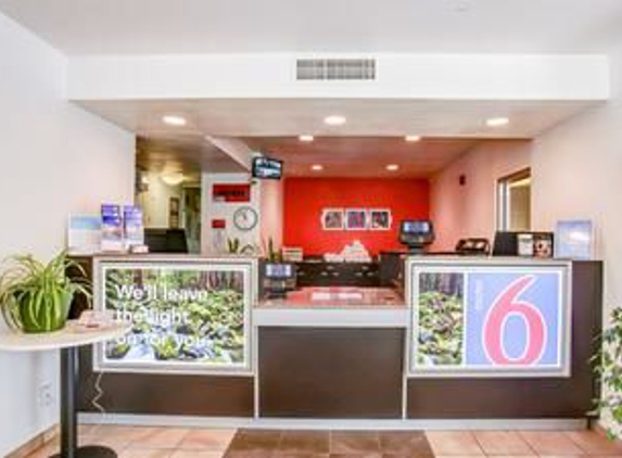 Motel 6 - Grants Pass, OR