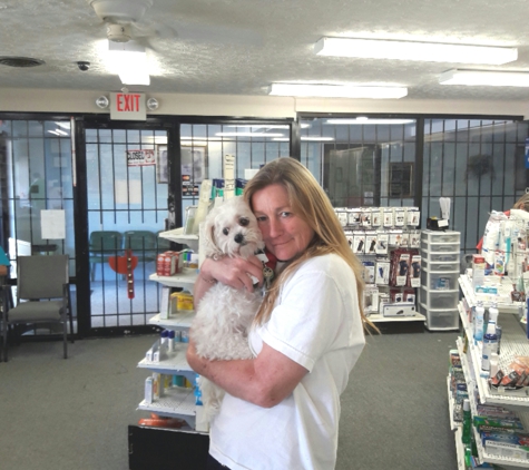 Shelton Veterinary Clinic - Bunnell, FL. Linda Sparda with my dog synovie 6 years and daughter
Of her passed mom of 7 Marie