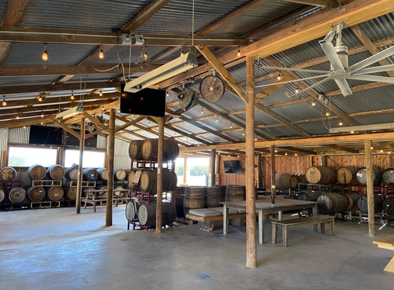 Alice's Restaurant at Treaty Oaks Distilling - Dripping Springs, TX