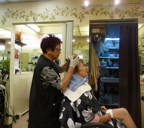 Rose Marys Hair Shoppe - Honolulu, HI