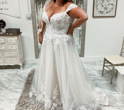 Lace & Glam Bridal Boutique - Knoxville, TN