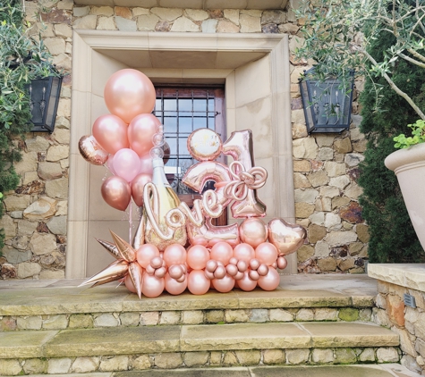 Balloonzilla - Irvine, CA. Rose Gold Collection Fancy Marquis with Small Bouquet