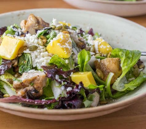 Cantina Laredo - Houston, TX. Ensalada de Mango y Pollo