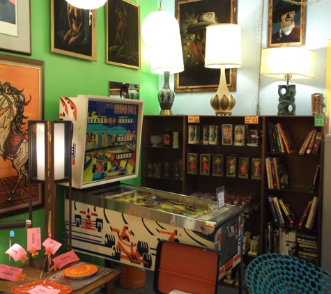 Squaresville Vintage Clothing & Retro Home Decor - Tampa, FL