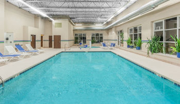 Baymont Inn & Suites - Walker, MI