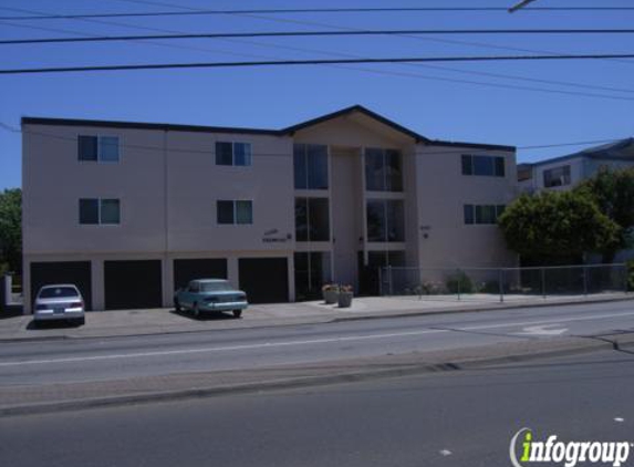 Casa Redwood Apartments - Redwood City, CA