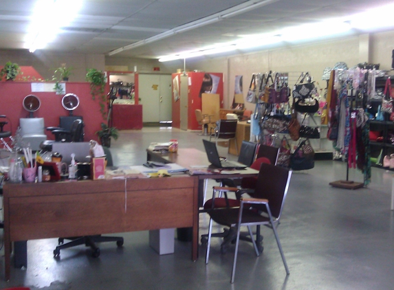 Deb's Handbags N' More - San Marcos, TX