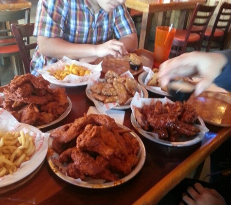 Hooters - Stafford, TX