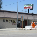 Pepper Tree Motel - Motels