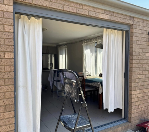 Canossa Glass Pty Ltd - Meadow Heights, VIC