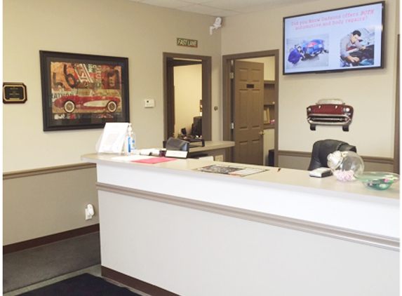 Dadsons Automotive & Collision - Muncie, IN