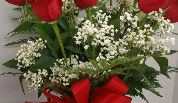 Central Florist - Albany, NY. Traditional Dozen Roses