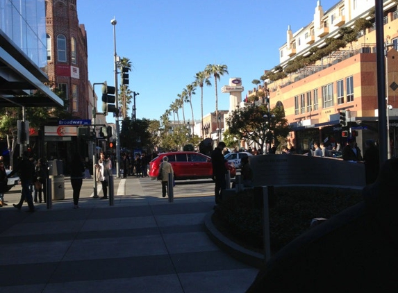 Third Street Promenade - Santa Monica, CA