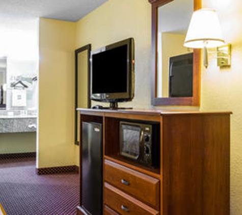 Quality Inn Fort Campbell - Oak Grove, KY