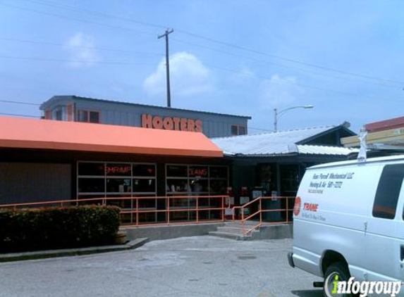 Hooters - Austin, TX
