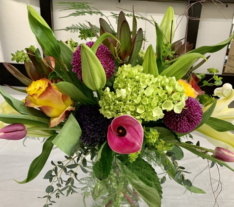 Choy's Flowers & Ikebana - Hendersonville, NC