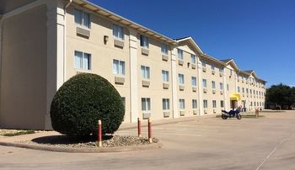 Super 8 by Wyndham Wichita Falls - Wichita Falls, TX