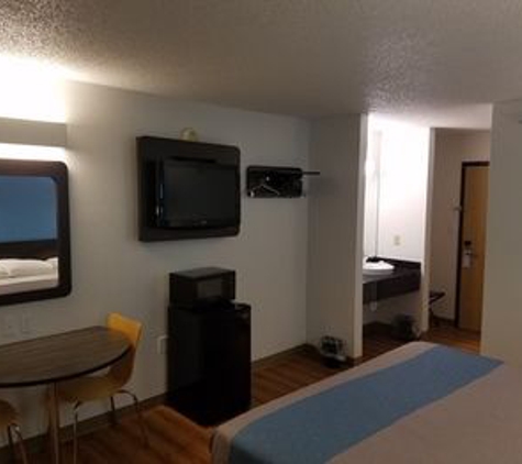 Motel 6 - Indianapolis, IN