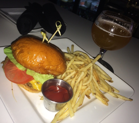 HQ Gastropub - Woodland Hills, CA