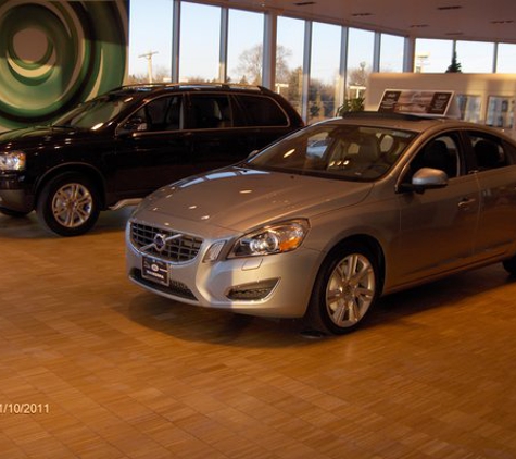 Fields Jaguar Land Rover Volvo Waukesha - Waukesha, WI