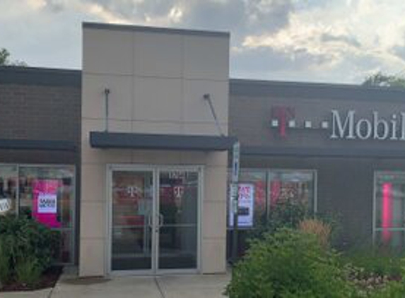 T-Mobile - Lansing, IL