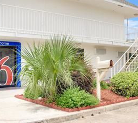 Motel 6 - Gulfport, MS