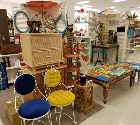 Treasure Trove Mini Mall & consignments - Hudson, FL