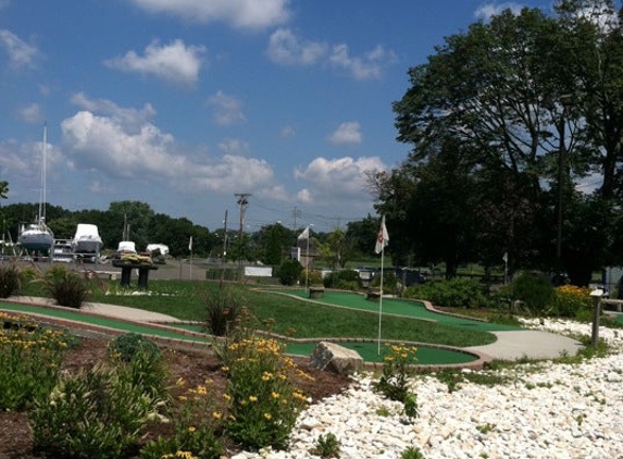 Cove Marina Mini Golf - Norwalk, CT