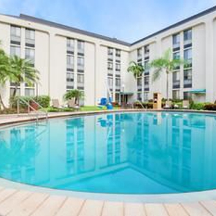 Hampton Inn Ft. Lauderdale-Cypress Creek - Fort Lauderdale, FL