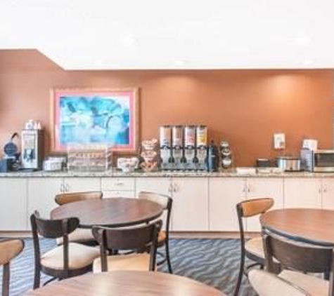 Microtel Inn & Suites by Wyndham Independence - Independence, KS