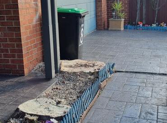Lachies lawn care and maintenance - Thornhill Park, VIC