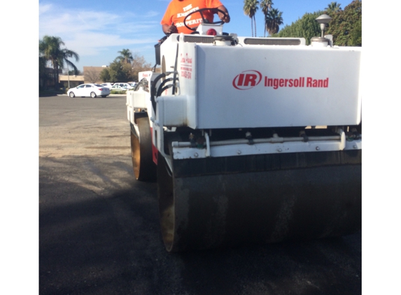 Elias Asphalt Engineering Co. - Los Angeles, CA. Orlando compacting the new asphalt real tight! 
