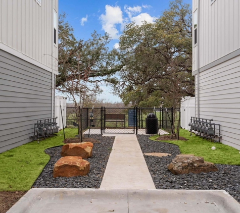 Villae ATX Luxury Rental Townhomes - Manchaca, TX