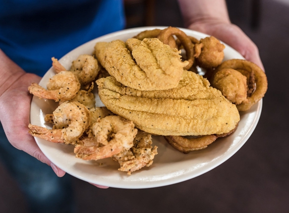 Grampa's Catfish & Seafood - Maumelle, AR