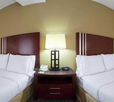 Holiday Inn Express & Suites Indianapolis - East - Indianapolis, IN