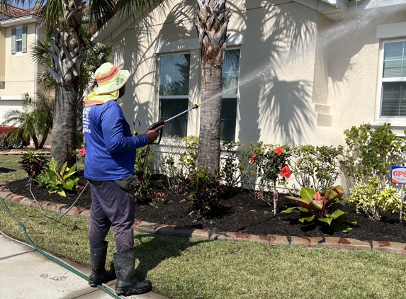 R & R Elite Pressure Washing LLC - Kissimmee, FL. Working in St. Cloud, FL pressure washing a home 90° weather