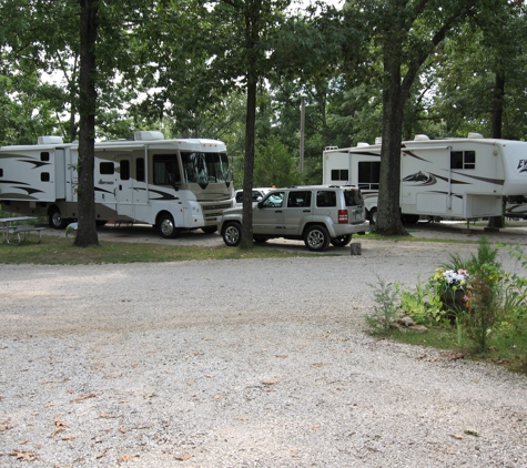 Camelot RV Campground / RV Park - Poplar Bluff, MO