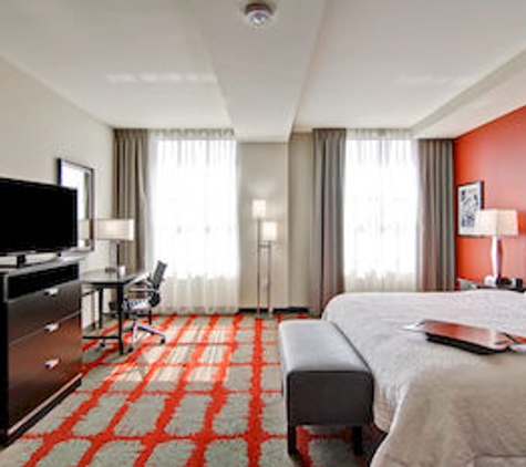 Hampton Inn & Suites Cincinnati-Downtown - Cincinnati, OH