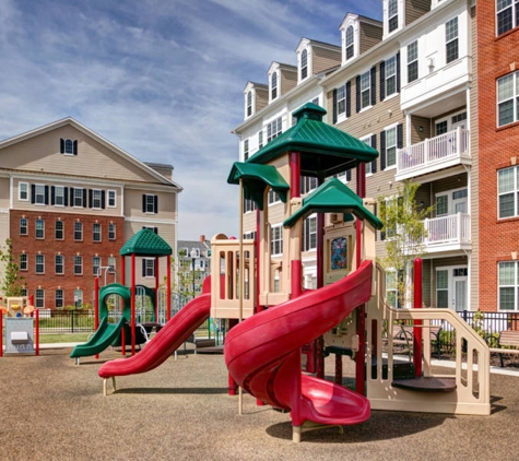 Townhomes at Creekstone Village - Pasadena, MD