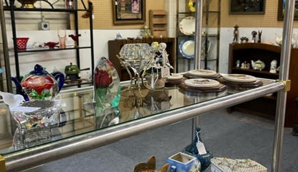 Teeks Antiques and Collectibles - Newton, KS