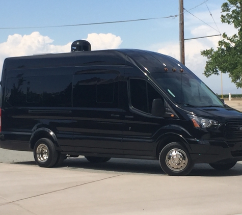 Absolute Luxury Limousine - Fresno, CA