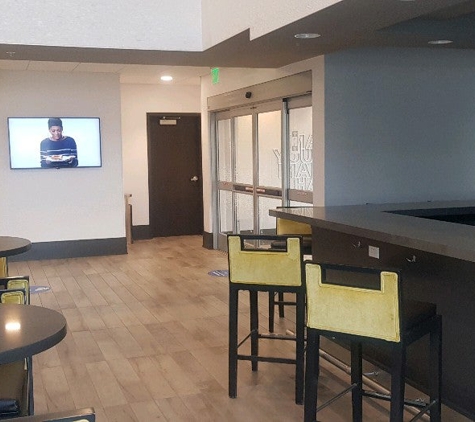 Hampton Inn & Suites Irvine-Orange County Airport - Irvine, CA