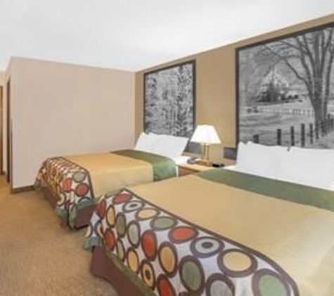 Super 8 by Wyndham Seville - Seville, OH