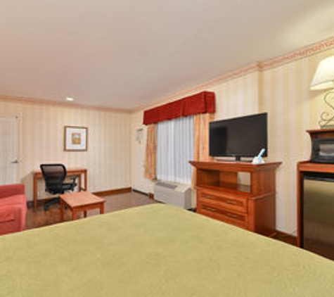 Best Western Plus Raffles Inn & Suites - Anaheim, CA