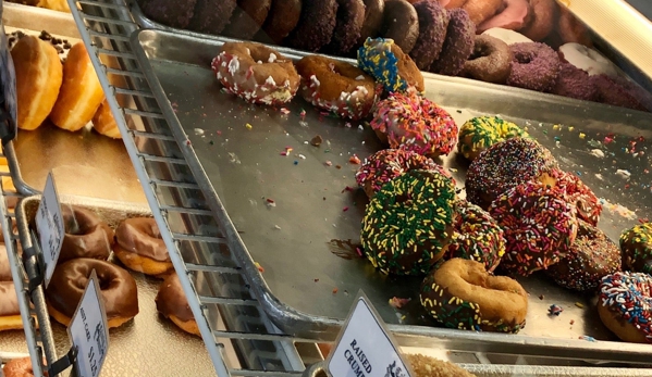 Colonial Donuts - Oakland, CA