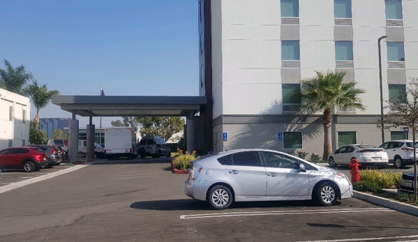 Hampton Inn & Suites Irvine-Orange County Airport - Irvine, CA