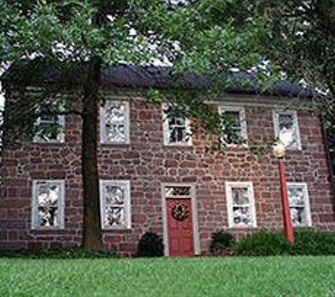 Brownstone Colonial Inn - Reinholds, PA