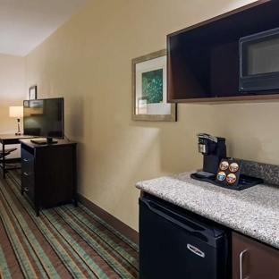 Best Western Plus Chain of Lakes Inn & Suites - Leesburg, FL